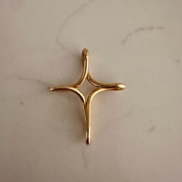 Brand new Tiffany cross pendant 18k 1.5 inches tall 1.15 inches wide - Picture 4 of 4